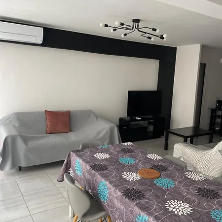 Super Parking + Clim 5 Min Du Centre & Gare Apartment *