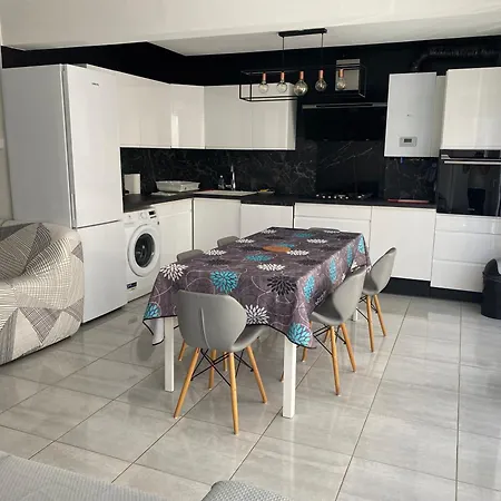 Super Parking + Clim 5 Min Du Centre & Gare Apartment