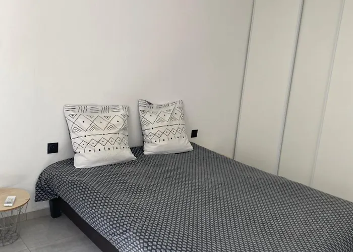 Super Parking + Clim 5 Min Du Centre & Gare